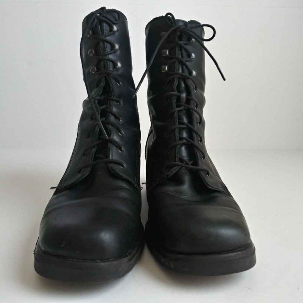 Black leather boots - 8 - great condition